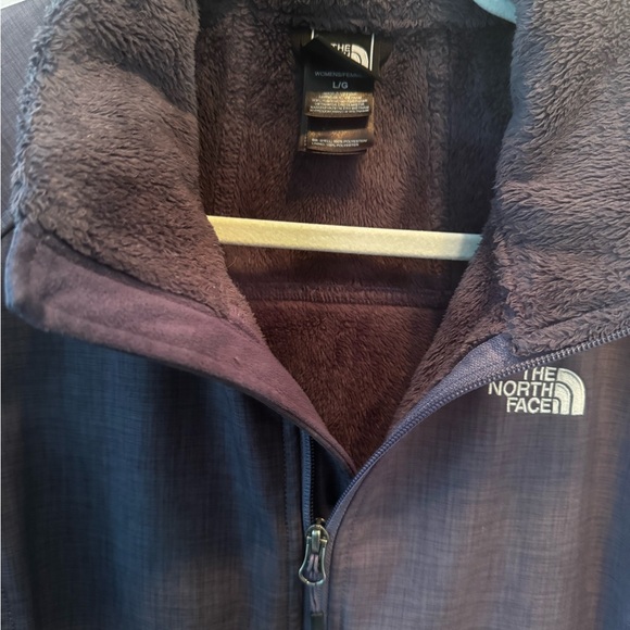 The North Face Deep Purple weather proof Jacket lined with fleece. - Picture 2 of 2